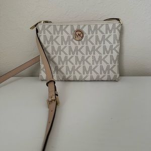 Michael kors cross body
